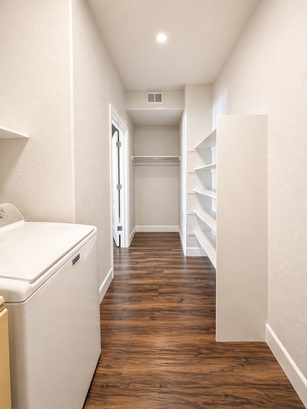 Laundry room - 5015 Northern Lights Dr