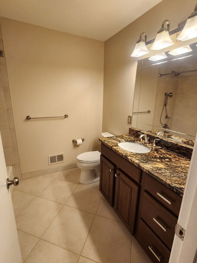 Building Photo - BEAUTIFUL  3 BEDROOM 2 BATH HOME / FINISHED BASEMENT/GARAGE