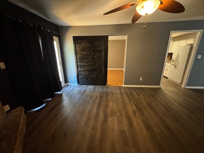 Building Photo - 494 Teal Ln