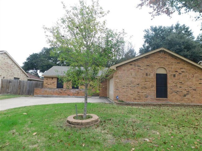 Primary Photo - 1819 Trinity Station