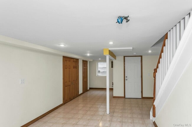 Building Photo - 717 3rd Ave