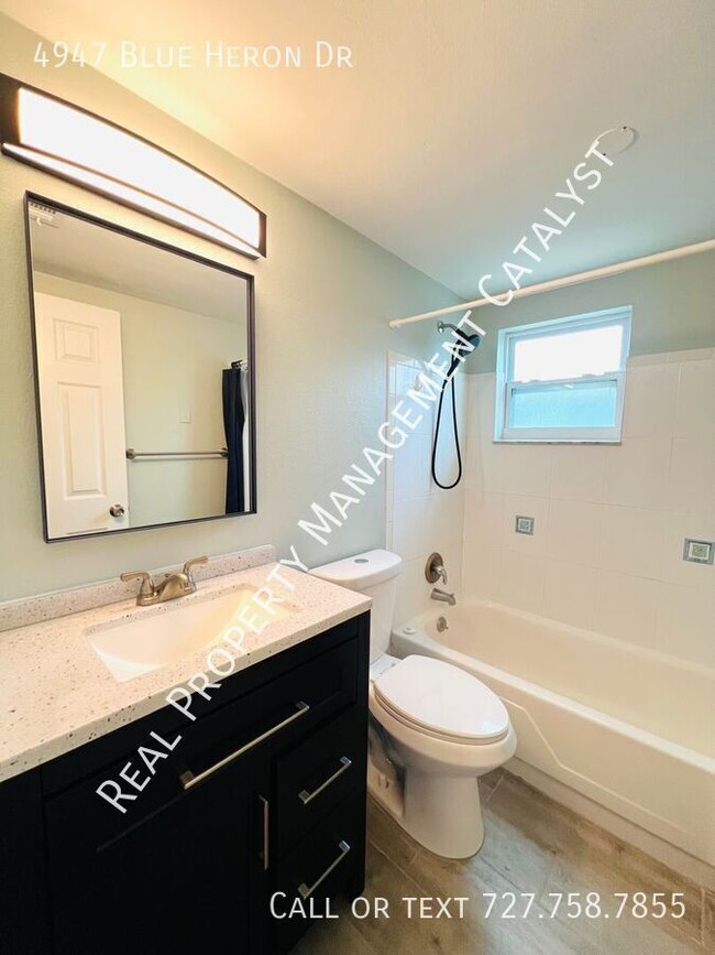 Building Photo - 4947 Blue Heron Dr