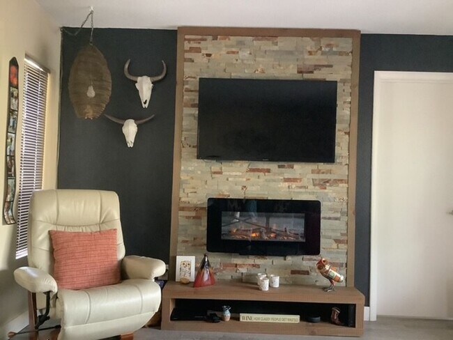 Building Photo - Great Summer Rental at a Great Price! Available May 15 through October 15, 2026 Only. Lovely cozy...