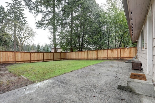 Building Photo - Classic Bellevue 3bd, 1.5ba Rambler Located in Perfect Enatai Location!