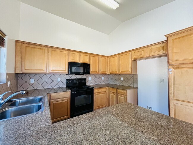 Building Photo - "Charming 3-Bedroom Oasis with 2 Full Baths in Buckeye - 1574 Sq Ft of Comfort!"