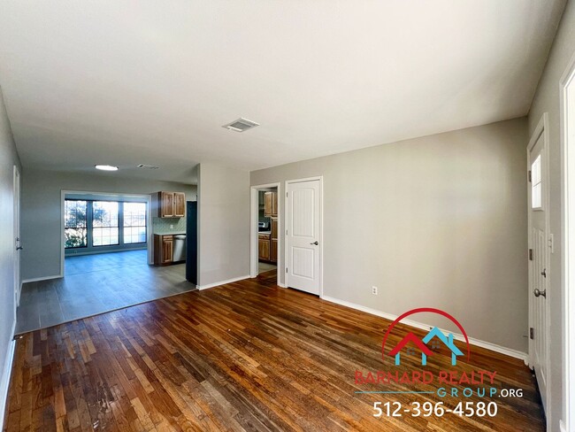 Building Photo - Available NOW: Beautifully Remodeled 3/1.5...