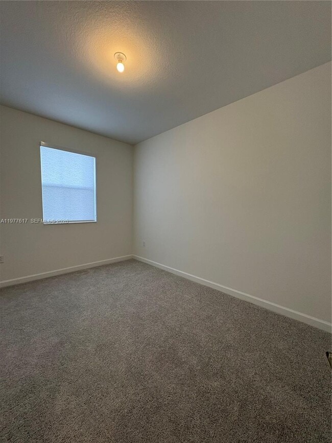 Building Photo - 2409 SE 28th St