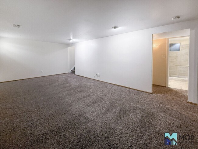 Building Photo - $0 DEPOSIT OPTION. CHARMING BRICK RANCH WITH FINISHED BASEMENT ON LARGE CORNER LOT NEAR DOWNTOWN ...