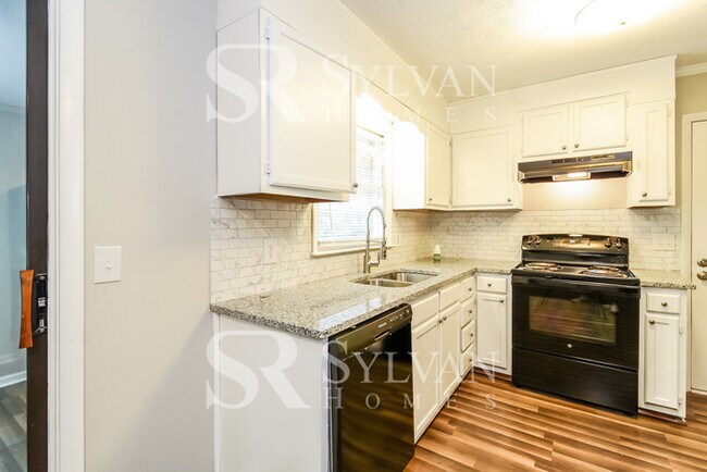 Building Photo - Enjoy living the good life in this 4 BR, 3 BA brick rancher