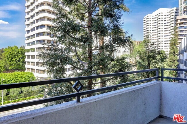 Building Photo - 10600 Wilshire Blvd