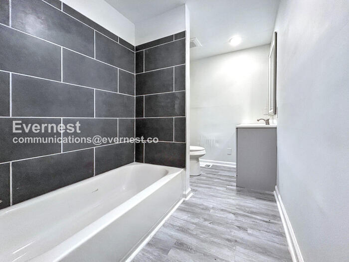 Building Photo - 1026 Lynhurst Dr SW
