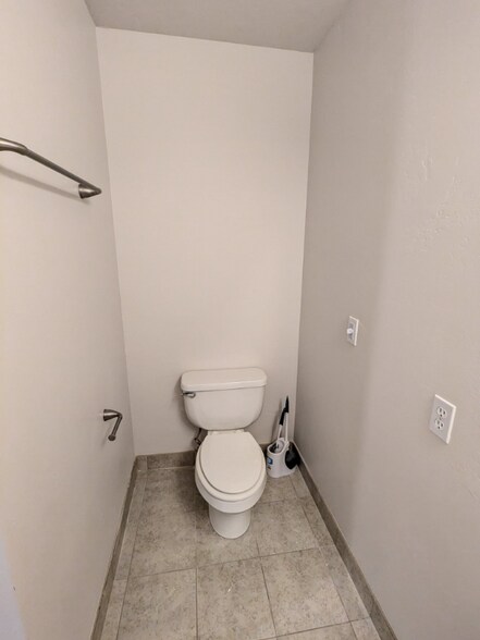 Building Photo - 1760 N 400 E