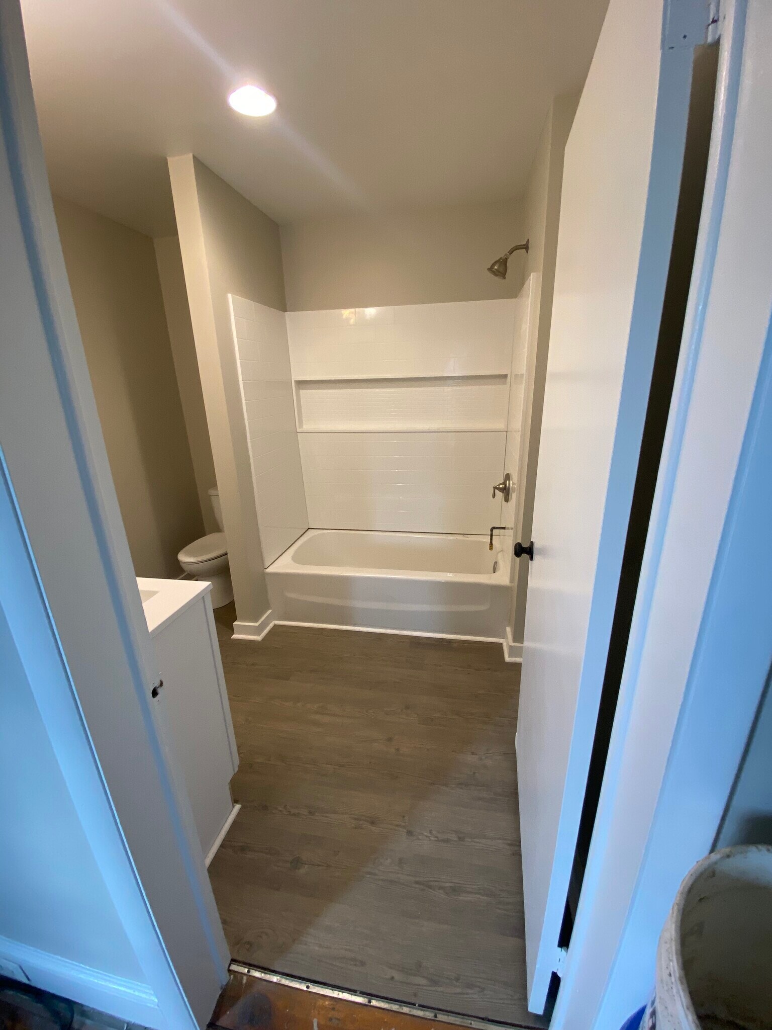 Building Photo - 10 W H St