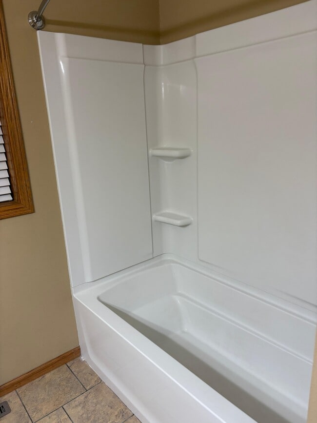 Building Photo - 1124 8th Ave SE