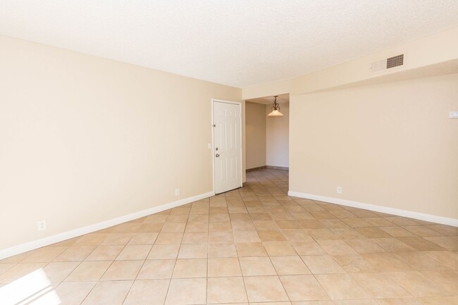 Building Photo - Desert Shores 1 Bedroom Upstairs Condo