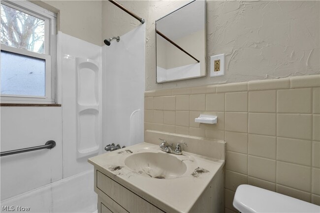 Building Photo - 478 E 222nd St