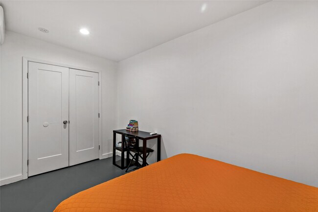 Building Photo - 5923 Moonmist Dr