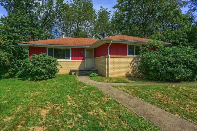 Building Photo - 194 Woodridge Dr