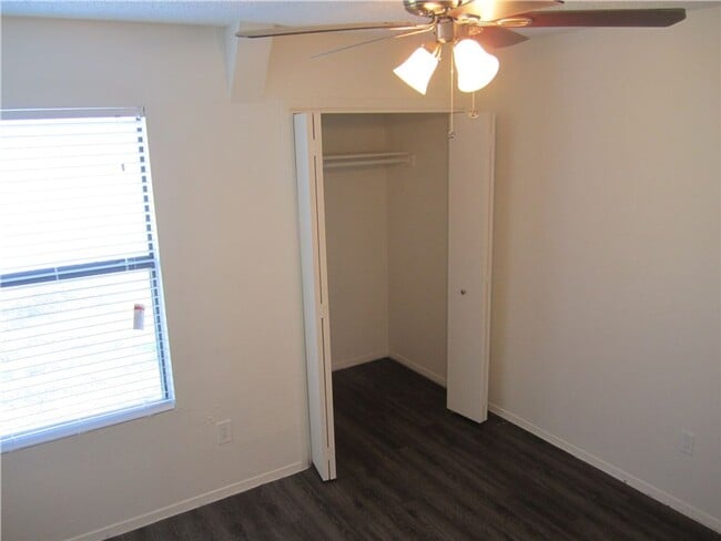 Building Photo - 2213 Yellow Jacket Ln