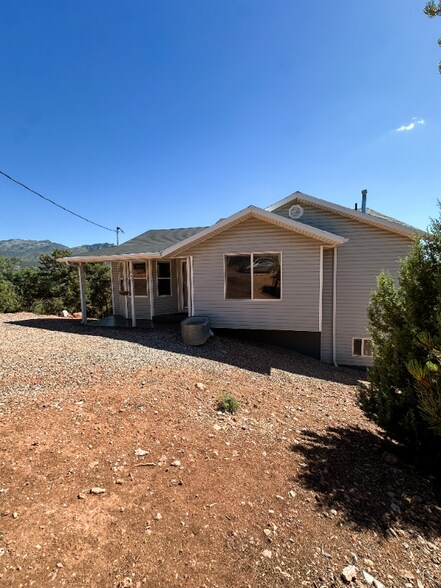 Building Photo - 462 E Pine View Dr