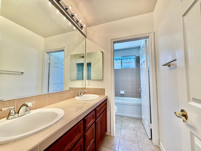 Building Photo - Elegant 5 Bedroom Home With Sweeping Staircase and Tons of Space!