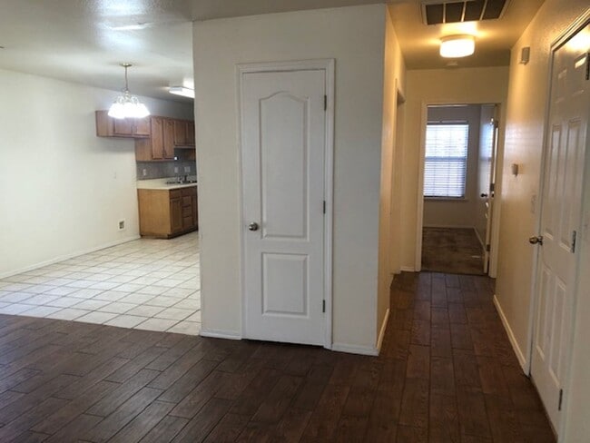 Building Photo - 3703 Eagle Crest Dr