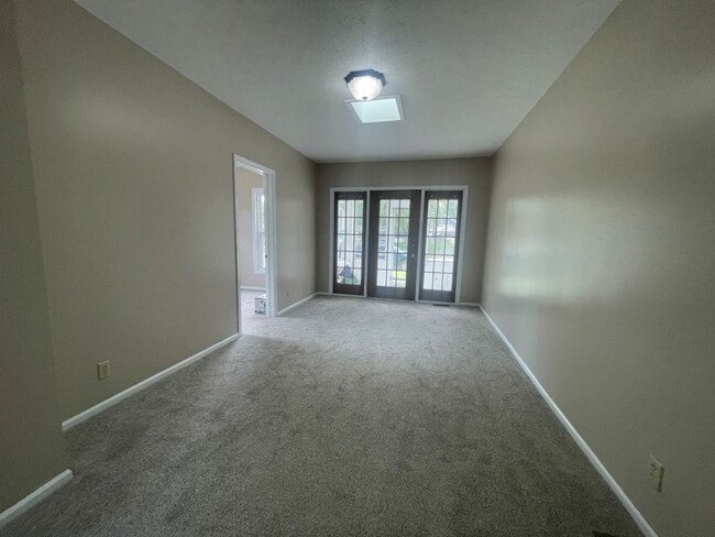 Building Photo - Home in Omaha for rent!