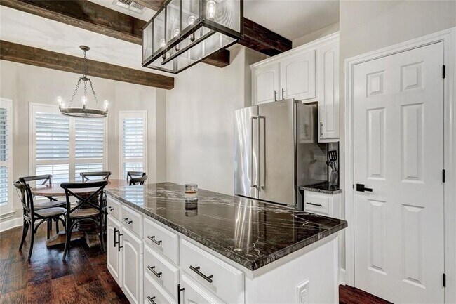 Building Photo - 30389 Ledgemont