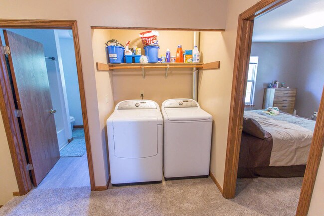 Tenant's Washer & Dryer - 288 Meadowcreek Dr