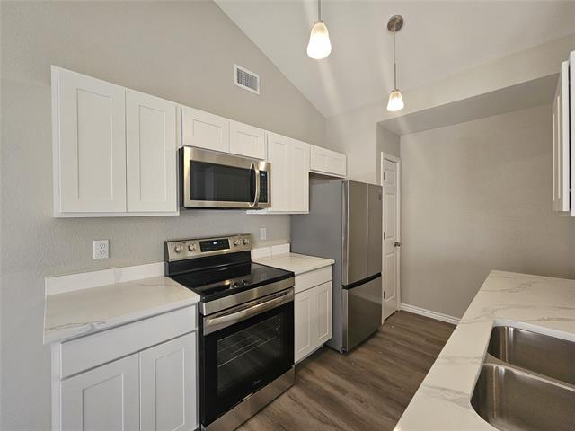 Building Photo - 2208 Teakwood Ct