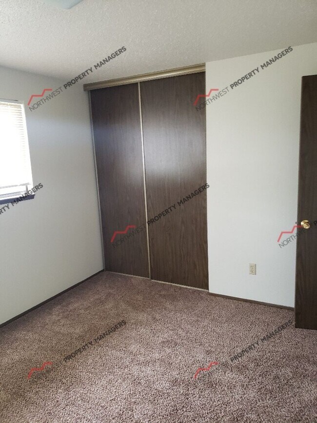 Building Photo - STATUS: *AVAILABLE * | R14 |  $1795