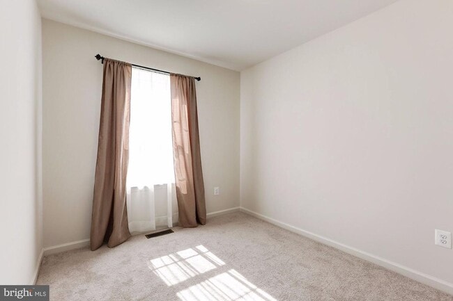 Building Photo - Gorgeous townhouse for rent