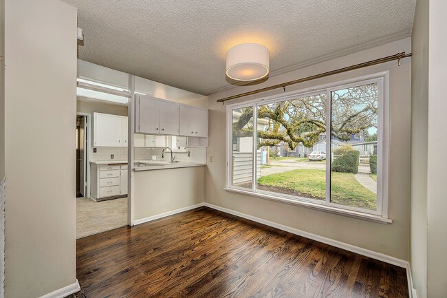 Building Photo - Maple Leaf Rambler