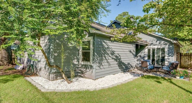 Building Photo - 3 bedroom 2 bathroom house in Chelsea Park...