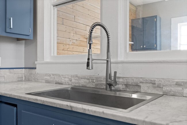 Building Photo - 207 Culberson Ave