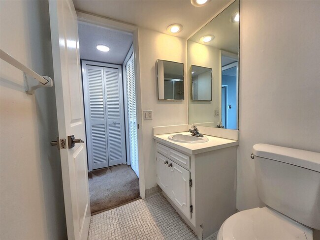 Building Photo - 3090 N Course Dr