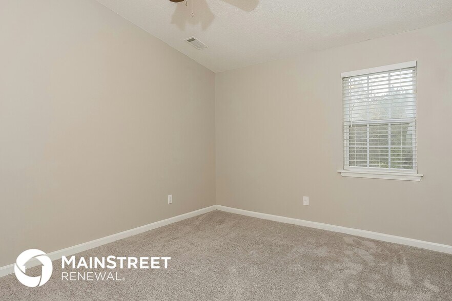 Building Photo - 2453 Crestdale Cir SE