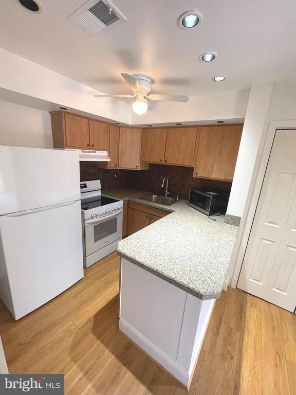 Building Photo - 301 Worthington Dr