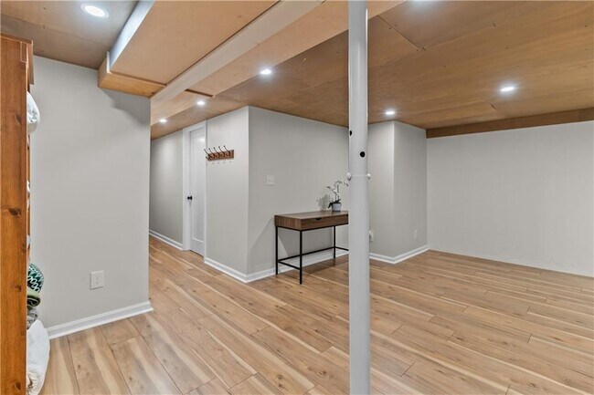 Building Photo - 386 Stone Church Rd
