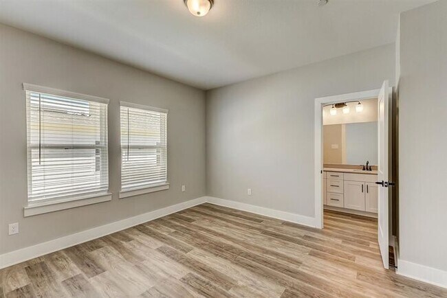 Building Photo - 3700 Florentine Dr