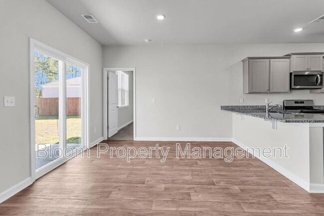 Building Photo - 602 Solar Ct