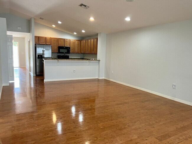 Building Photo - 12305 NE 48th Loop