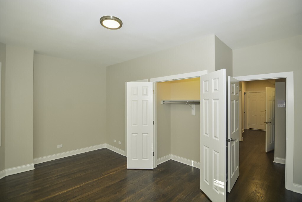 Building Photo - 2230 N Sawyer Ave