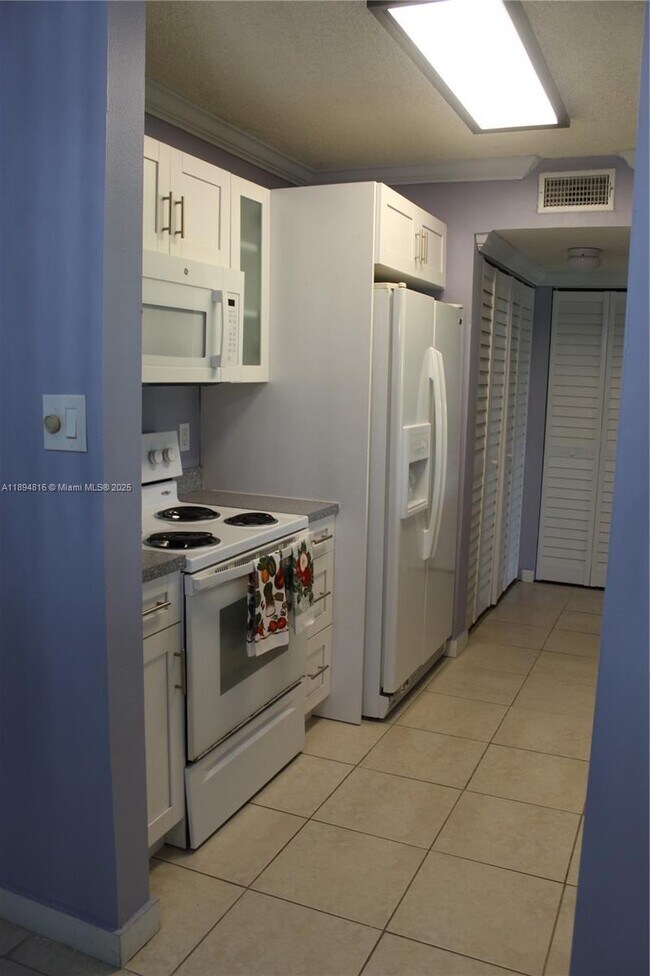 Building Photo - 10420 SW 158th Ct