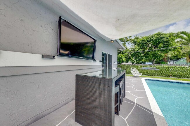 Building Photo - 3609 SW 58th Ave