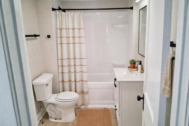 Building Photo - 1812 Kensington Rd