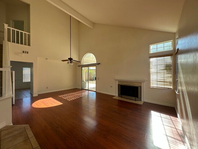 Building Photo - 39542 Del Val Dr