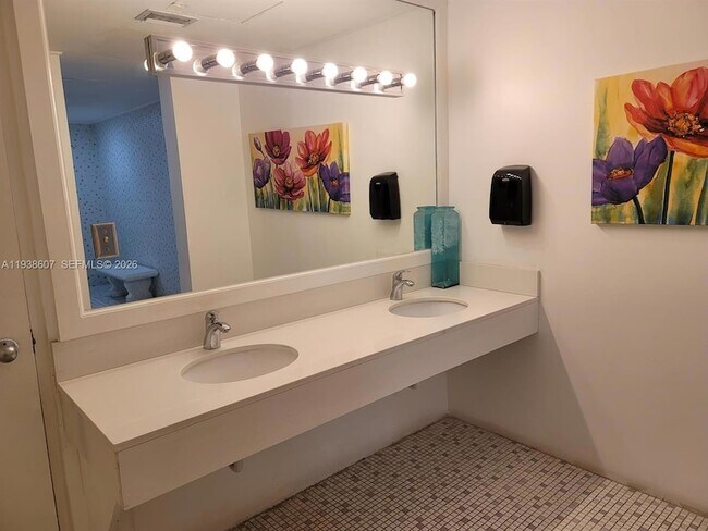 Building Photo - 401 Golden Isles Dr