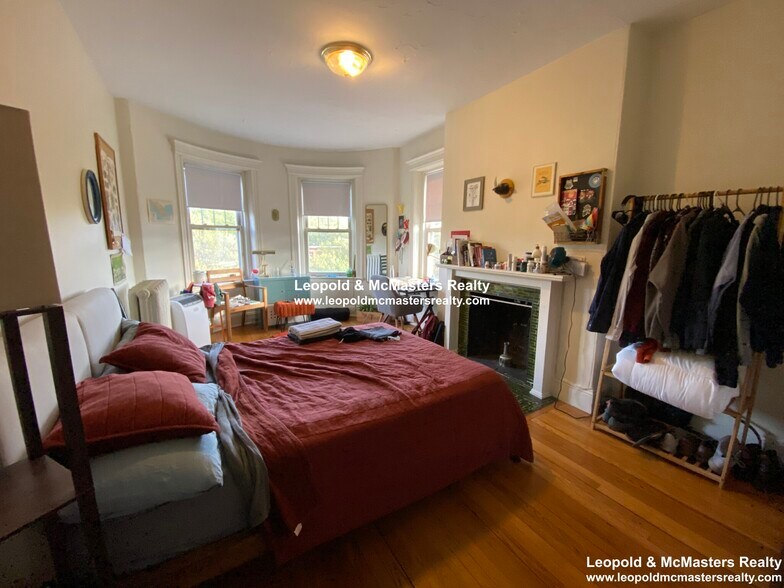 Building Photo - 1789 Beacon St