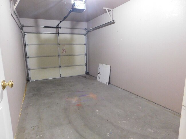 Building Photo - Easy Living in Clifton